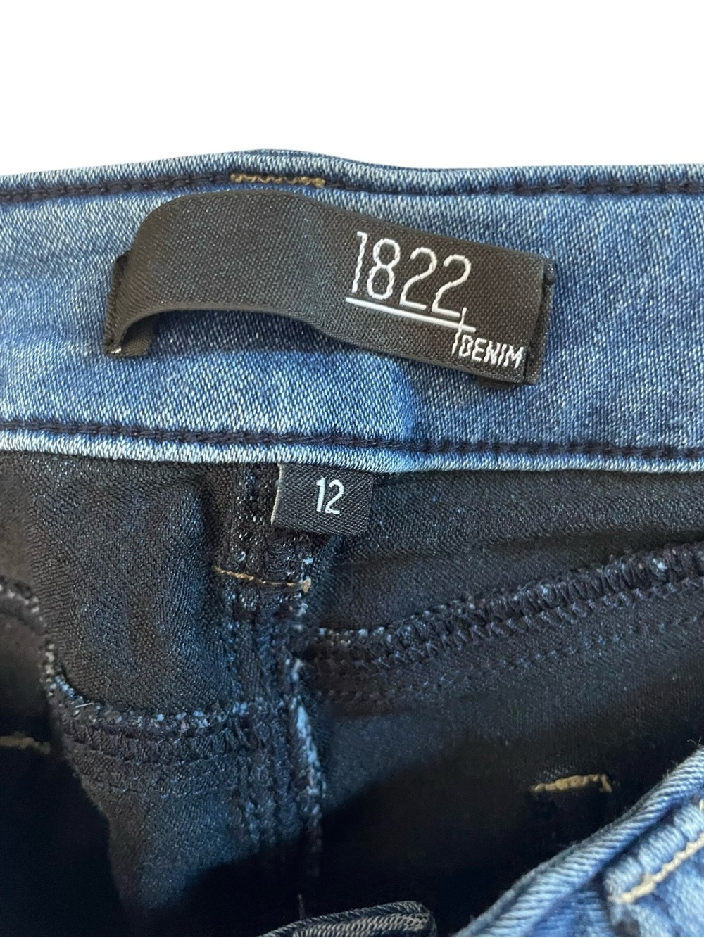 1822 Denim Straight Leg Jeans in Medium Blue Wash - Picture 6 of 6